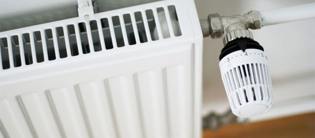 Το έξυπνο τρικ για να αποδίδει καλύτερα το καλοριφέρ και να εξοικονομήσετε χρήματα