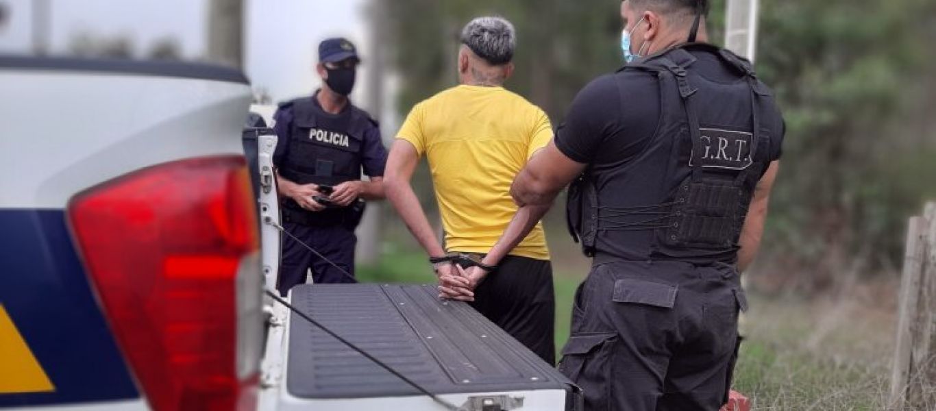 Χειροπέδες σε διεθνή Ουρουγουανό ποδοσφαιριστή για οπλοκατοχή – Τον συνέλαβαν ενώ πήγαινε στο γήπεδο