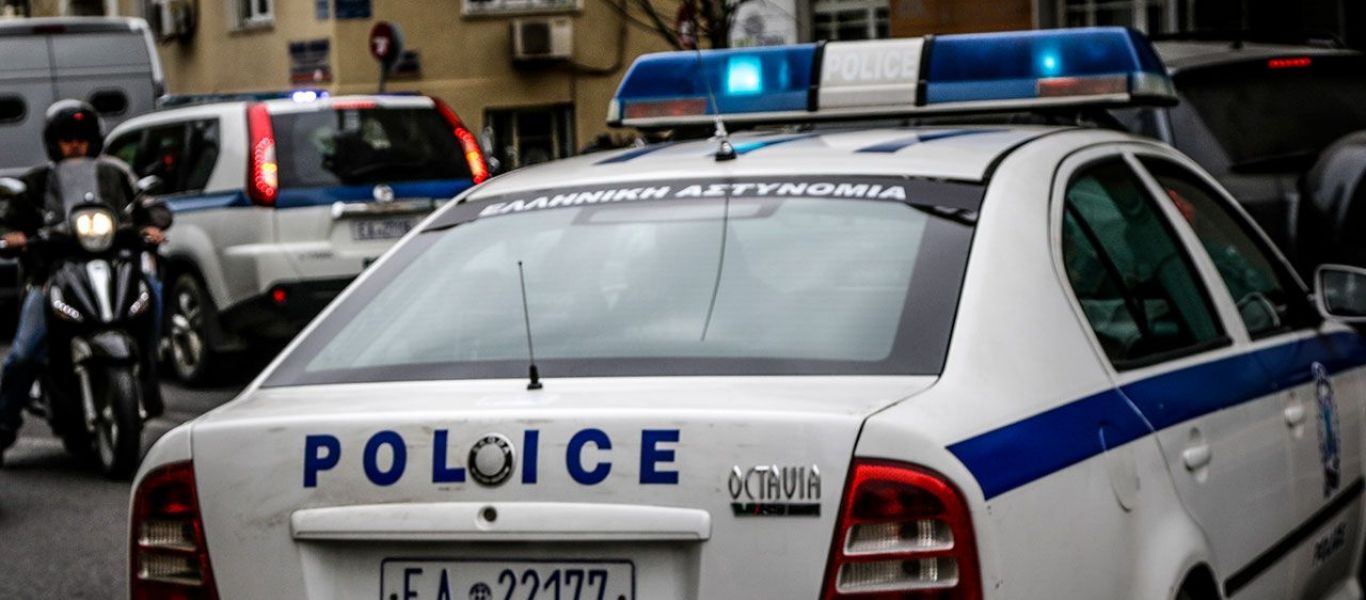 Θεσσαλονίκη: Κουκουλοφόρος ληστής με όπλο στο χέρι «έσπειρε» τον τρόμο (βίντεο)