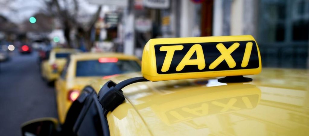 Θεσσαλονίκη: Λήστεψαν υπό την απειλή μαχαιριού οδηγό ταξί στο τέλος της κούρσας – Του πήραν 500 ευρώ