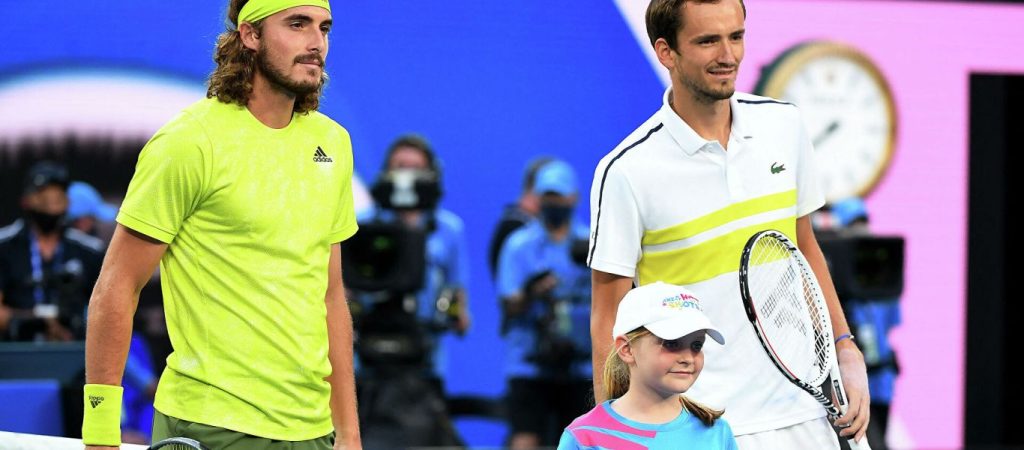 Έξαλλος με τον πατέρα του Σ.Τσιτσιπά ο Ν.Μεντβέντεφ – Τα «έβαλε» και με τον διαιτητή: «Είσαι ηλίθιος;»