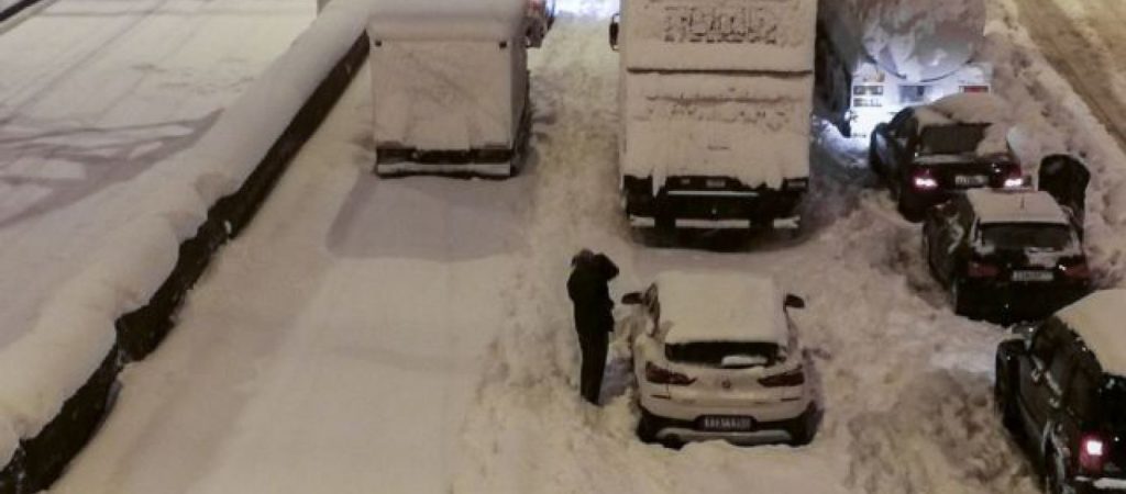 Έγινε η αρχή: Κατατέθηκε η πρώτη αγωγή κατά της Αττικής Οδού από εγκλωβισμένη οδηγό