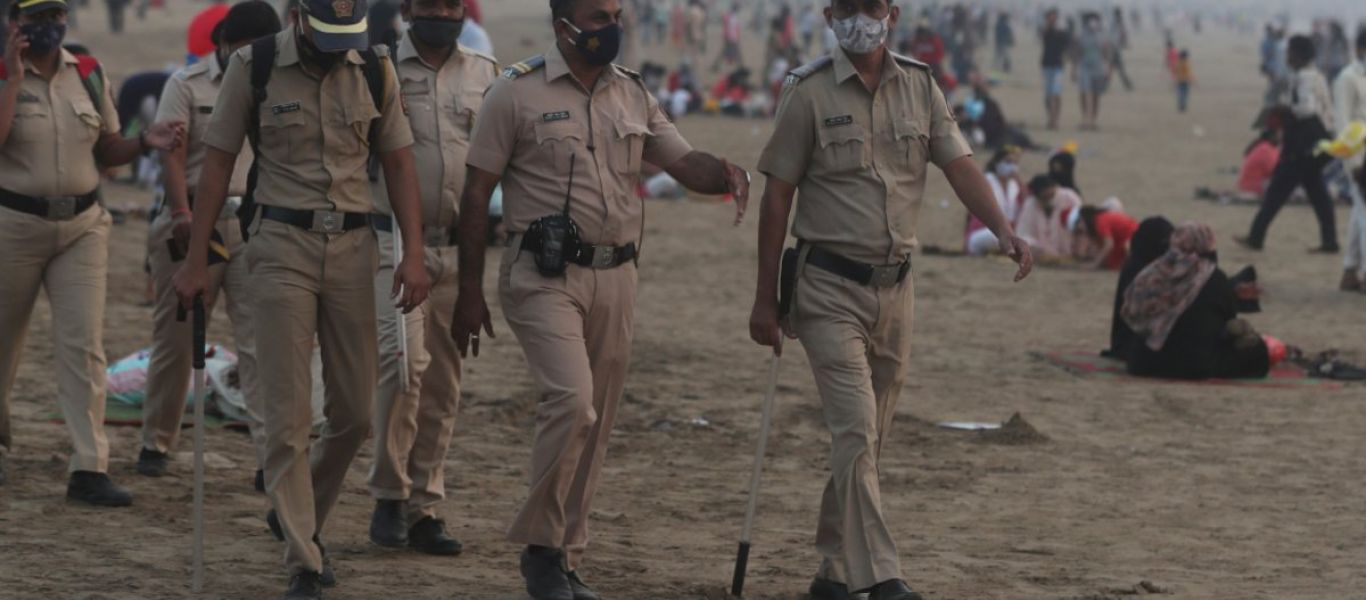 Ινδία: Έντεκα συλλήψεις μετά τον ομαδικό βιασμό μιας 21χρονης στον δρόμο
