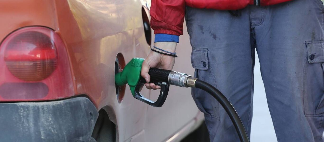 Ενεργειακή κρίση: «Γονατίζουν» τους πολίτες οι τιμές των καυσίμων