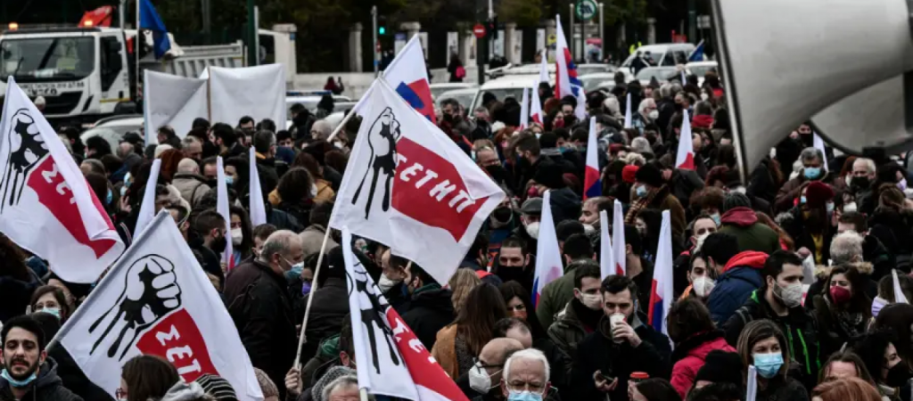 Συγκέντρωση εργαζομένων στο Σύνταγμα – «Δεν θα γίνει η ζωή μας θυσία για τα κέρδη των λίγων»