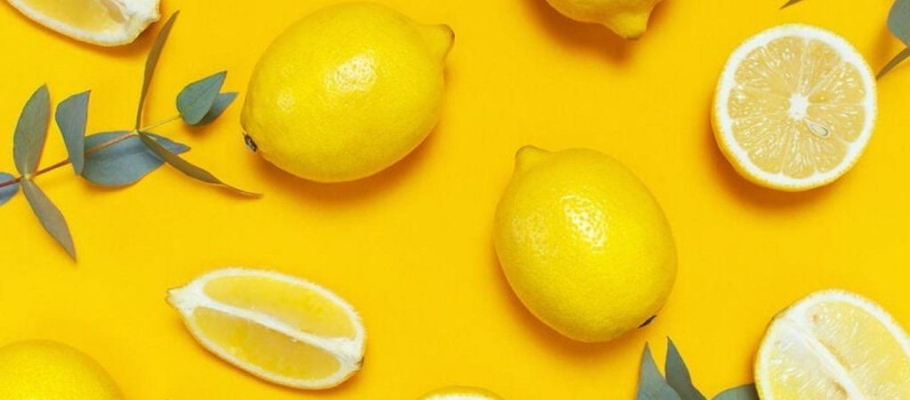 Δείτε τι θα συμβεί αν βάλετε μια φλούδα λεμόνι μέσα στο πλυντήριο πιάτων