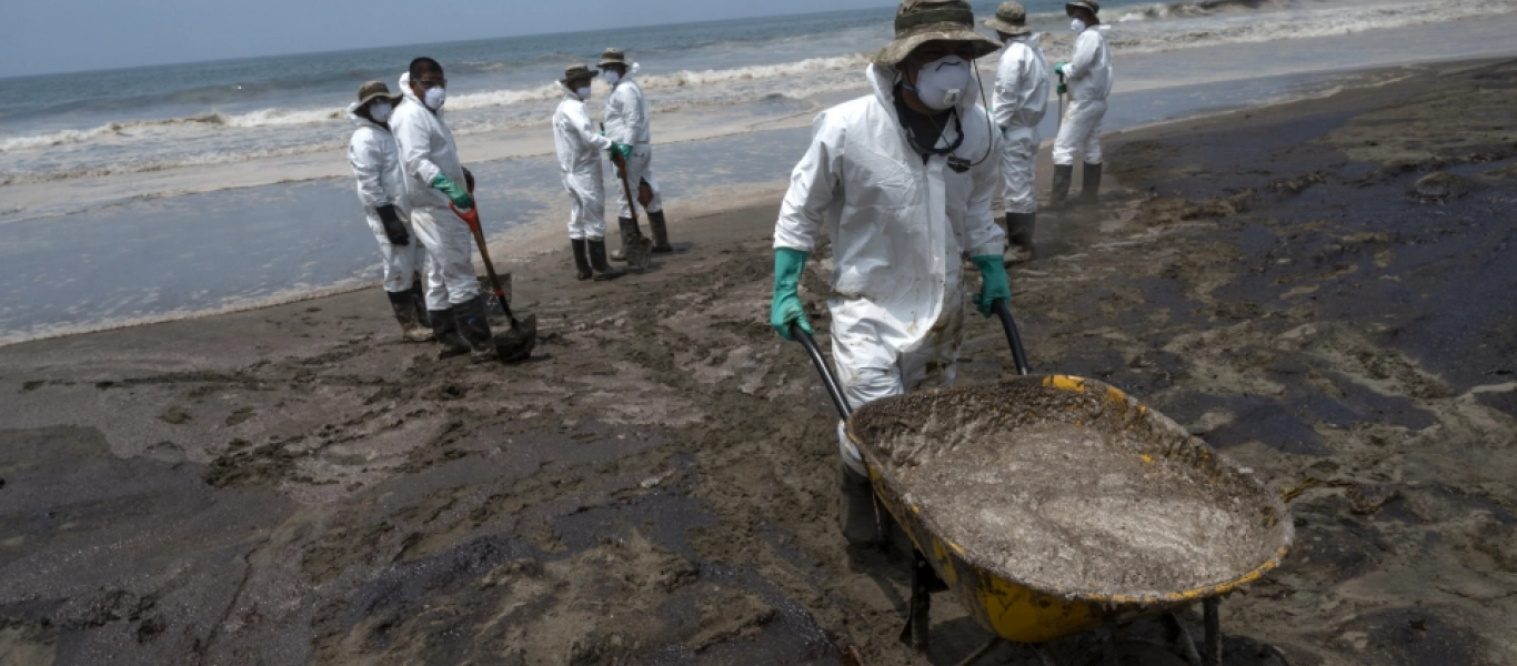 Περού: 12.000 βαρέλια πετρελαίου διέρρευσαν από διυλιστήριο της Repsol – Πόσα έχουν συλλεχθεί