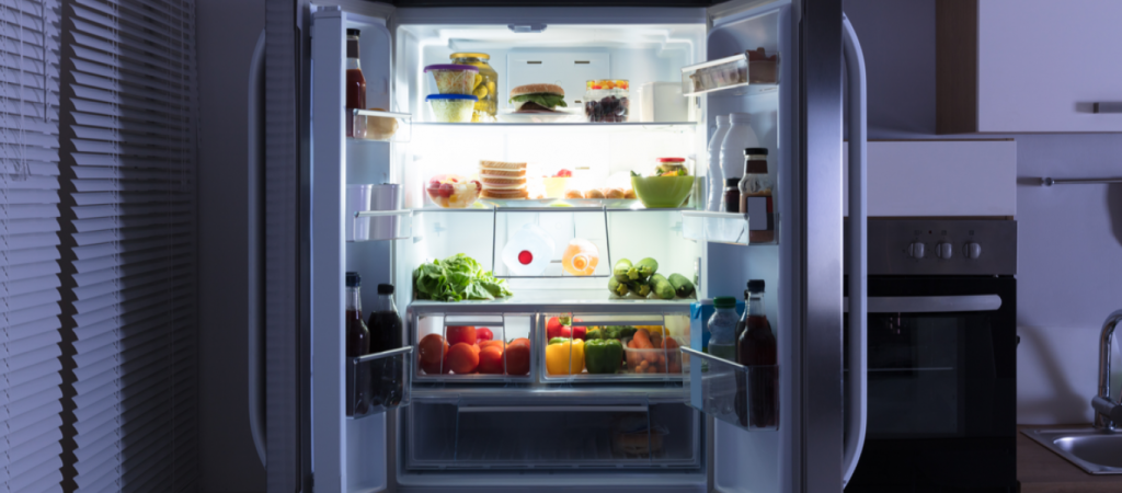 Αυτό το ήξερες; – Αυτός είναι ο τραγικός λόγος που τα ψυγεία έχουν πόρτες με μαγνήτη