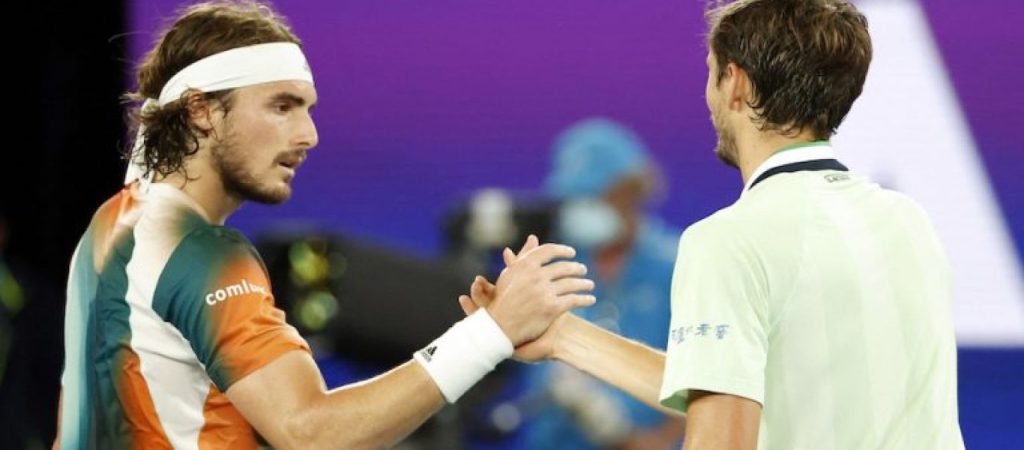 Australian Open: Πρόστιμα σε Μεντβέντεφ και Τσιτσιπά – Πόσα θα τους κοστίσει η συμπεριφορά τους;