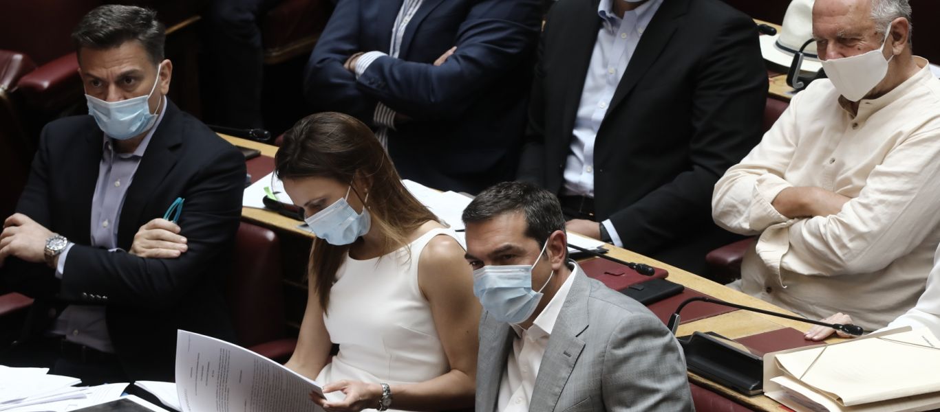 Γελούν οι Τούρκοι με τις μάσκες “made in Turkey”: «Έκαναν άνω κάτω την ελληνική Βουλή»