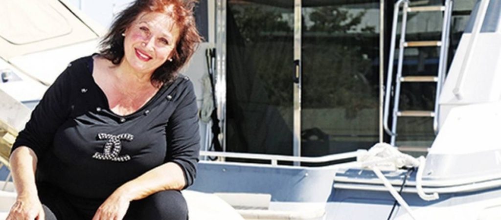 Ρούλα Βροχοπούλου: «Είμαι το μεγαλύτερο σκουπίδι» – Η σχέση που της στοίχησε τον γιο της