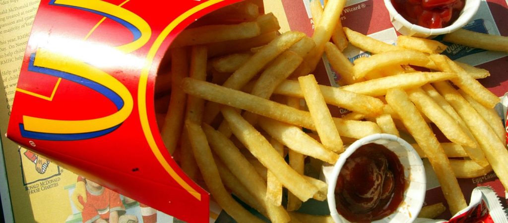 Να γιατί δεν συμφέρει να παραγγέλνεις την μεγάλη συσκευασία πατάτες από τα McDonald’s