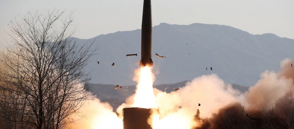 Βόρεια Κορέα: Έκανε δοκιμή του πυραύλου Hwasong-12 (φωτο)