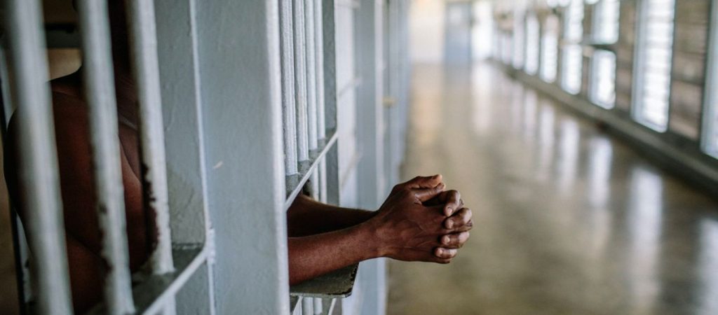 ΗΠΑ: Καταδικάστηκε για φόνο που έκανε ο δίδυμος αδελφός του – Έμεινε φυλακή για 20 χρόνια (φώτο)