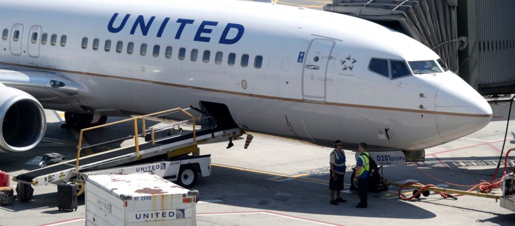 Nα γιατί κάποιες αεροπορικές εταιρείες χρησιμοποιούν σκάλα κατά την επιβίβαση