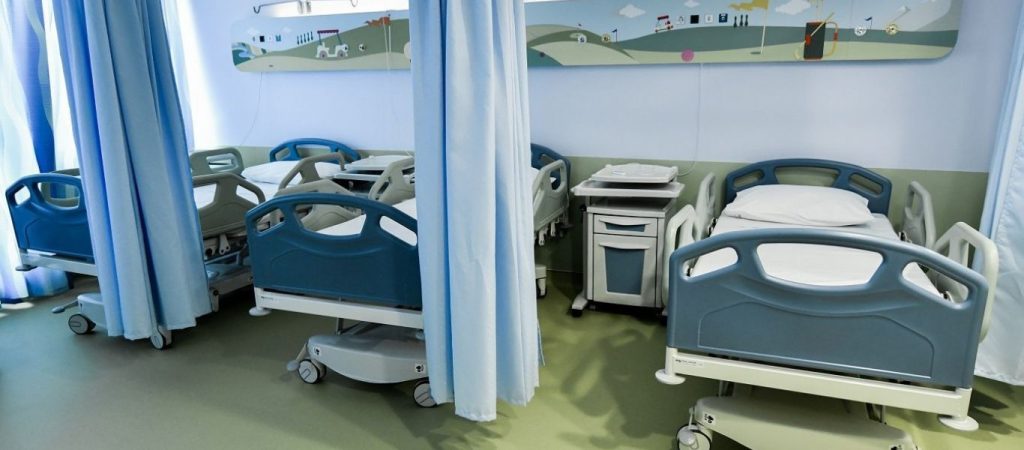 Ανήλικη στη Θεσσαλονίκη κατάπιε… καρφίτσα – Είχε «κολλήσει» στον δεξιό βρόγχο (φώτο)