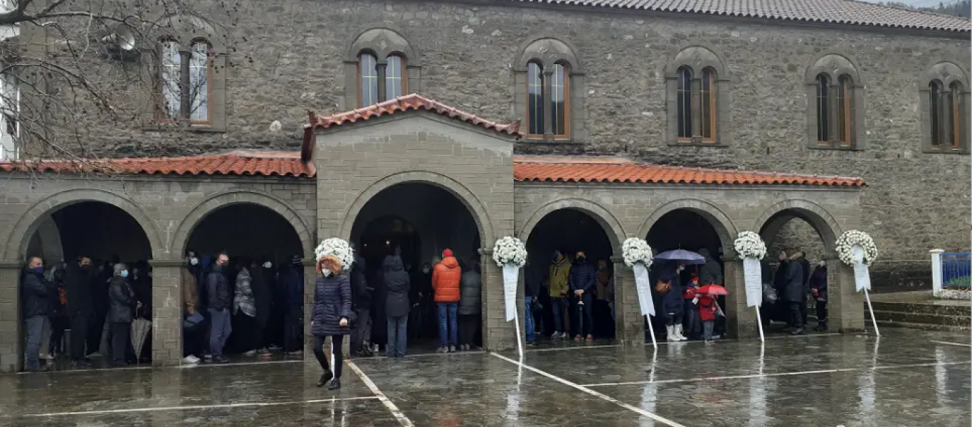 Τζουμέρκα: Σε κλίμα οδύνης το τελευταίο «αντίο» στον 21χρονο ορειβάτη που σκοτώθηκε