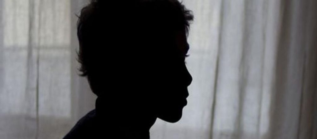 Επέστρεψαν παιδιά στο ίδιο ορφανοτροφείο που βιάστηκαν – «Όσο μένει εκεί μέσα το παιδί μου κινδυνεύει»