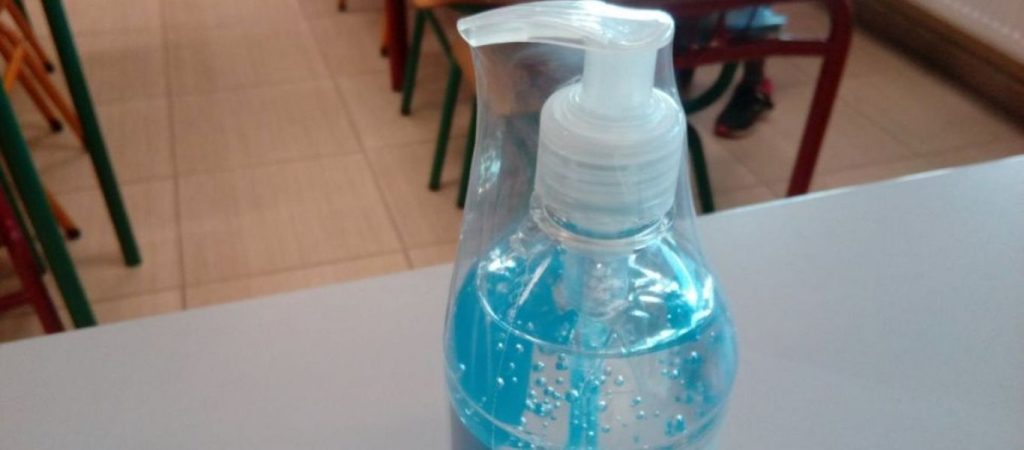 Αταλάντη: Έβαλαν φωτιά σε αντισηπτικό και λαμπάδιασε ο διάδρομος σχολείου (βίντεο)