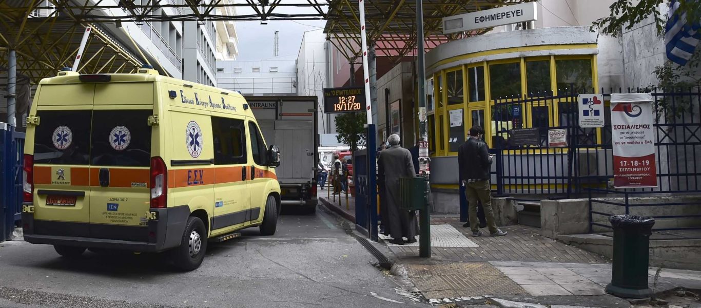 Γυναίκα πάνω από δυο ώρες στην ταράτσα του Ευαγγελισμού απειλεί να πέσει στο κενό(upd)