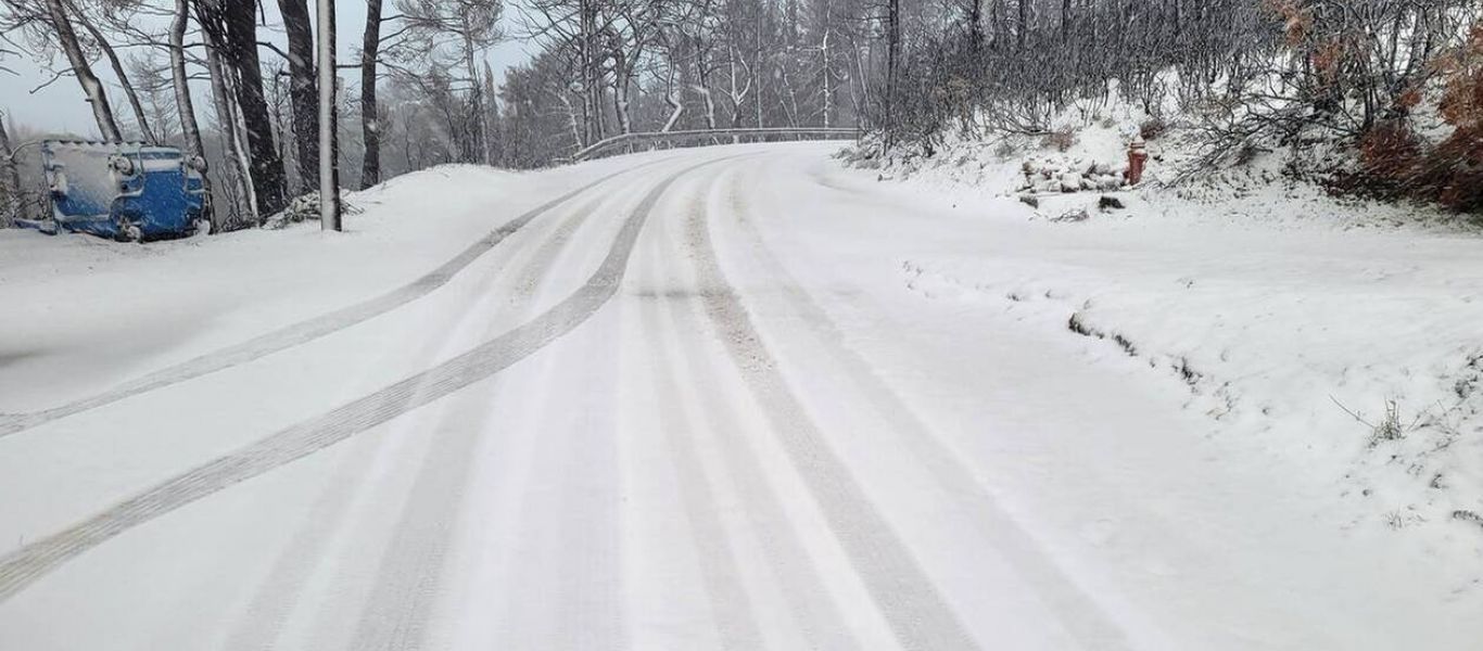 Κακοκαιρία «Φίλιππος»: Ολονύχτια «μάχη» με τα χιόνια έδωσαν τα εκχιονιστικά στα Γρεβενά (βίντεο)