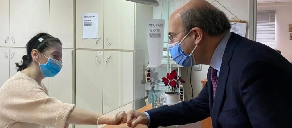 Αιφνιδιαστική… επίσκεψη Χατζηδάκη στον ΕΦΚΑ  Αγ.Στεφάνου: «Εδώ πράγματι λειτουργούν ικανοποιητικά»!