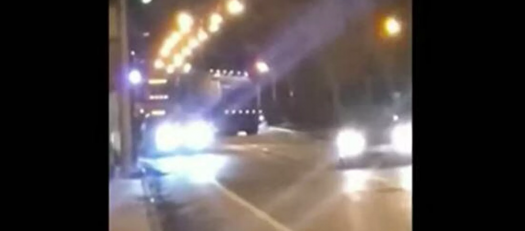 Τροχαίο ατύχημα στη Λεωφόρο Λαυρίου – Σύγκρουση ενός Ι.Χ. με νταλίκα (βίντεο)