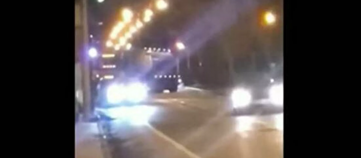 Τροχαίο ατύχημα στη Λεωφόρο Λαυρίου – Σύγκρουση ενός Ι.Χ. με νταλίκα (βίντεο)