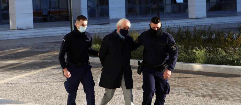 Δίκη ψευτογιατρού: Καταθέτουν σήμερα οι πραγματογνώμονες – Τι αναφέρει το συμπέρασμα της έκθεσης του ιατροδικαστή