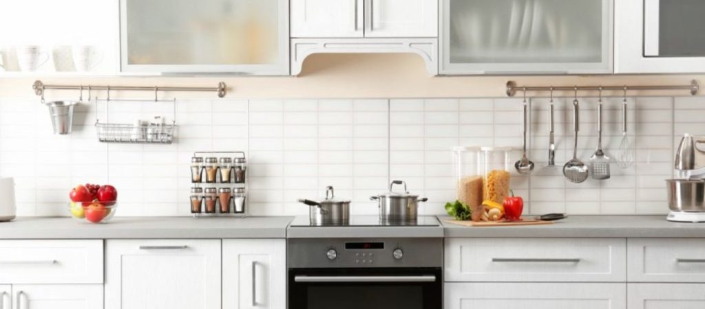 «Θα σας λύσει τα χέρια»: Ο κανόνας του ενός λεπτού για μία πεντακάθαρη κουζίνα χωρίς κόπο