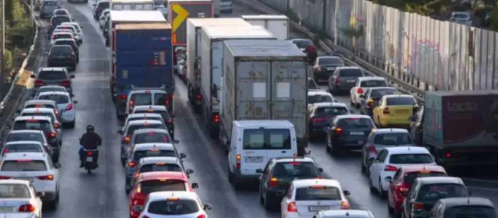 Στο «κόκκινο» οι δρόμοι της Αθήνας – Μποτιλιάρισμα στο καθοδικό ρεύμα του Κηφισού (φωτο)