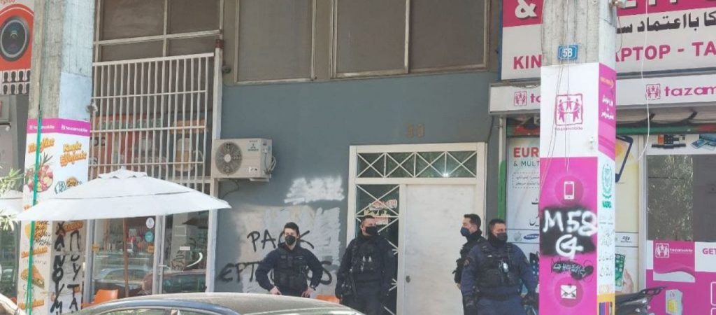 Σύνδεσμος του ΠΑΟΚ στην Ομόνοια: Βρέθηκαν στυλιάρια και κοντάρια (φωτο)