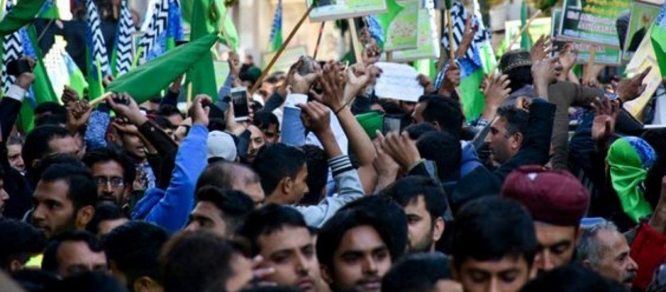 Ανεξέλεγκτοι  οι Πακιστανοί: Διαδηλώνουν στο κέντρο της Αθήνας για το Κασμίρ και κατά της Ινδίας!