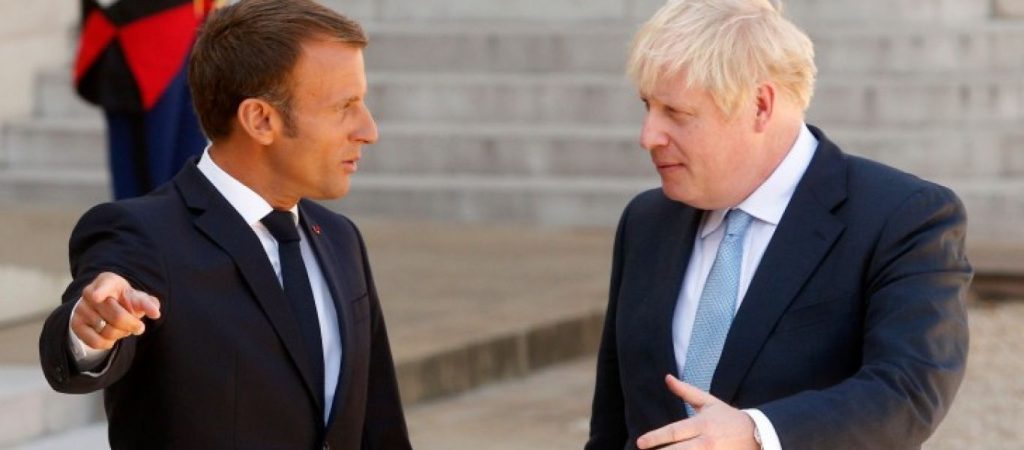 Τηλεφωνική επικοινωνία Ε.Μακρόν & Μ.Τζόνσον για τη στάση απέναντι στη Ρωσία