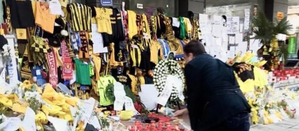 Μ.Σχοινάς: Στο σημείο που δολοφονήθηκε ο 19χρονος Άλκης – Άφησε κίτρινο τριαντάφυλλο (φώτο)