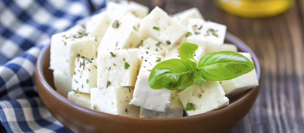 Όσα πρέπει να ξέρετε για τη φέτα – Τι προσφέρει στον οργανισμό