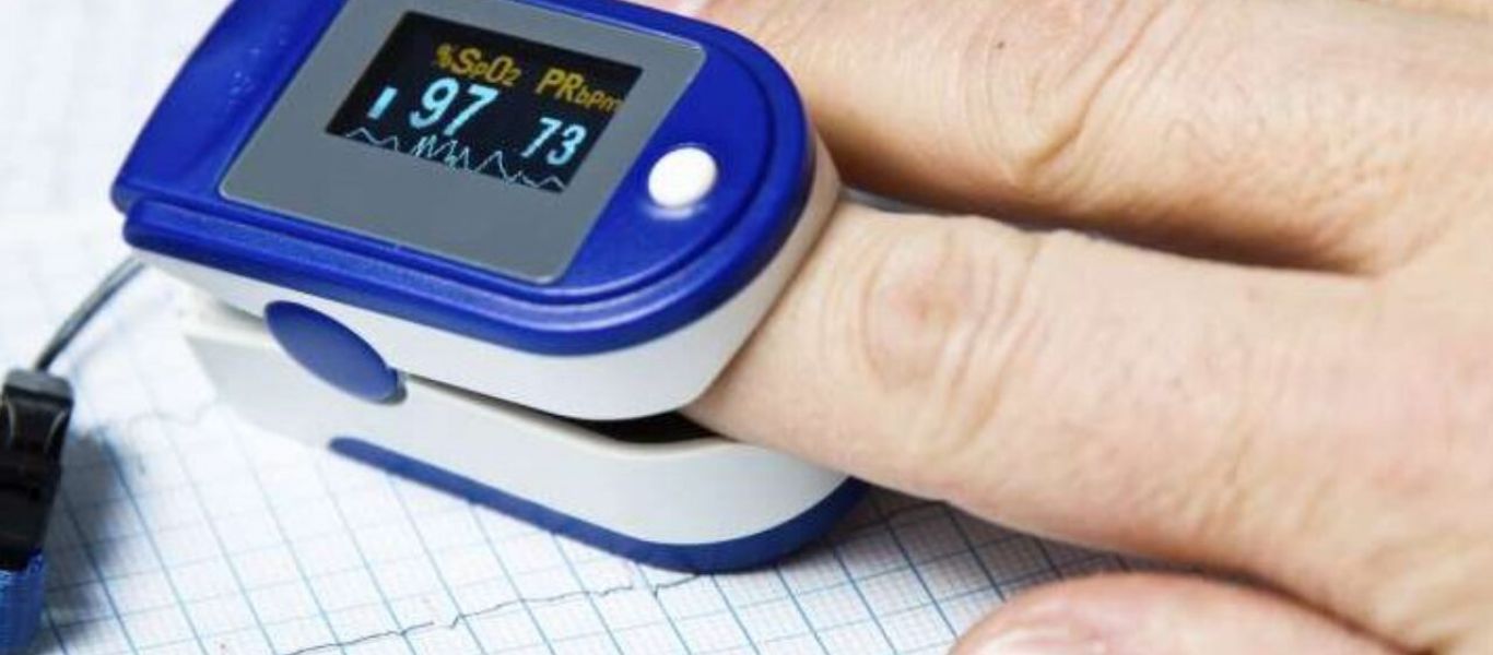 Δείτε πώς αλλάζουν τα επίπεδα οξυγόνου στο αίμα – Τι δείχνει το παλμικό οξύμετρο