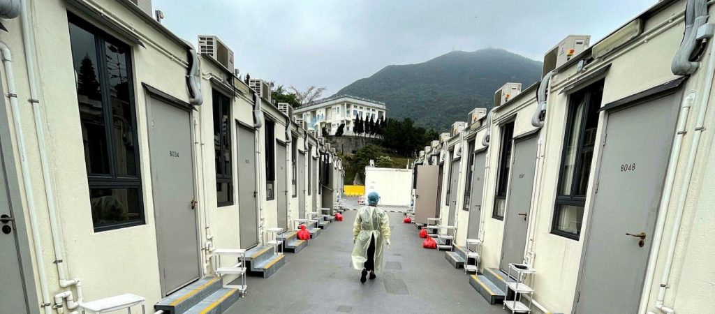 Στρατόπεδα COVID-19: Η φρικτή εμπειρία ενός Ιρλανδού τουρίστα από την κράτηση του σε στρατόπεδο καραντίντας