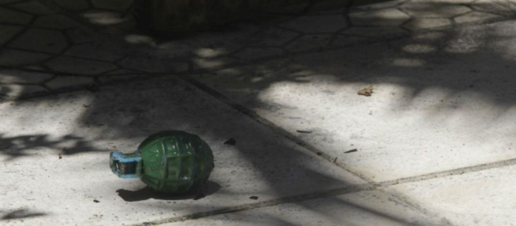 Αίγιο: Βρέθηκε ενεργή χειροβομβίδα του Β’ Παγκοσμίου Πολέμου – «Ζούμε από τύχη»