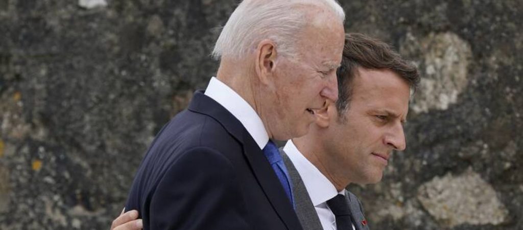 Τηλεφωνική επικοινωνία Ε.Μακρόν και Τ.Μπάιντεν – Εν όψει της επίσκεψης του Γάλλου προέδρου στη Μόσχα