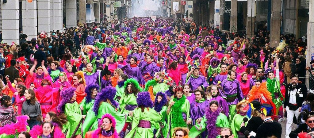 Καρναβάλια… μόνο για εμβολιασμένους θέλουν οι «ειδικοί»: «Κάτι που πρέπει να συζητηθεί» λέει ο Α.Βατόπουλος