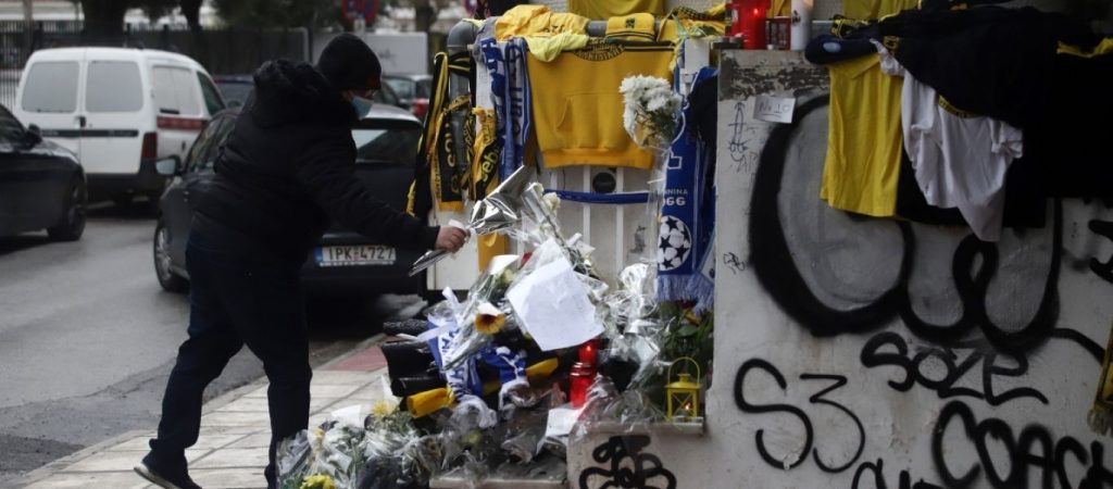 Δολοφονία Άλκη: Συνοδεία του δικηγόρου του παραδόθηκε ο 25χρονος – Κρυβόταν σε σπίτια φίλων του