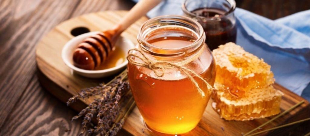 Τις γνωρίζατε; – Οι πέντε «άγνωστες» χρήσεις που έχει το μέλι