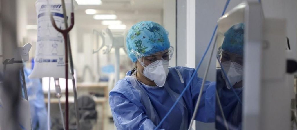 Συνεδριάζουν οι λοιμωξιολόγοι – «Πράσινο φως» για σταδιακή χαλάρωση των μέτρων