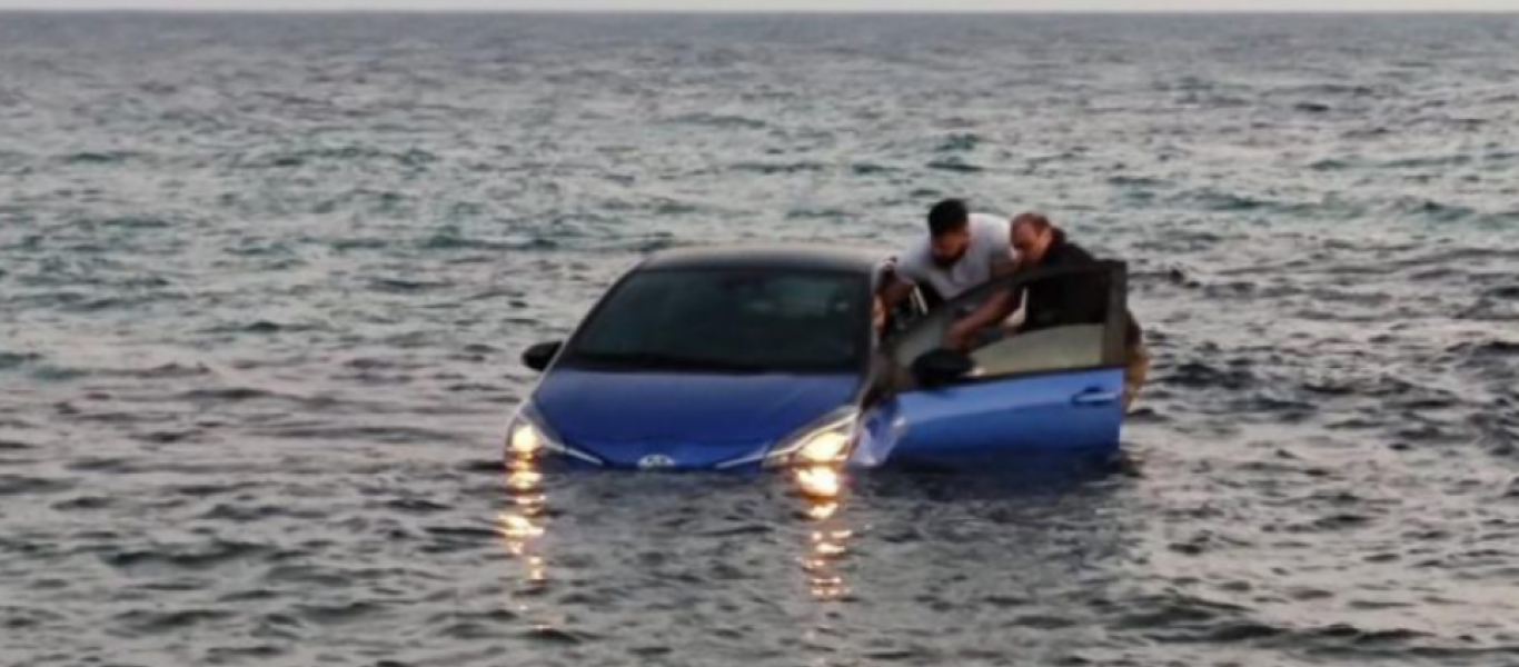 Λέσβος: «Βουτιά» αυτοκινήτου στη θάλασσα – Σώος ο οδηγός (βίντεο)