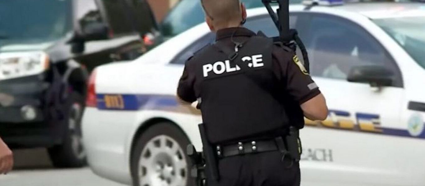 Ένας νεκρός και δύο τραυματίες είναι ο απολογισμός πυροβολισμών σε πάρκινγκ στο Τέξας