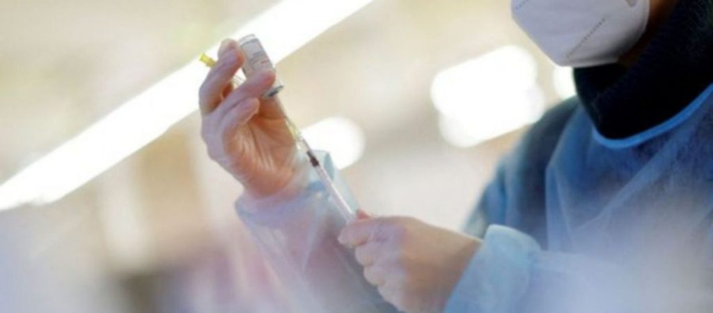 Έδεσε τον σύζυγό της με σκοινί και τον πήγε σε κέντρο εμβολιασμού