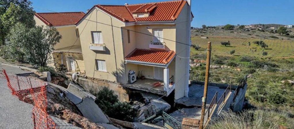 Καθίζηση στον Νέο Βουτζά: «Το φαινόμενο ονομάζεται περιστροφική κατολίσθηση»