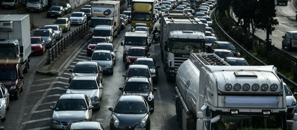 Κίνηση για γερά νεύρα – Μποτιλιαρισμένοι οι δρόμοι στο κέντρο