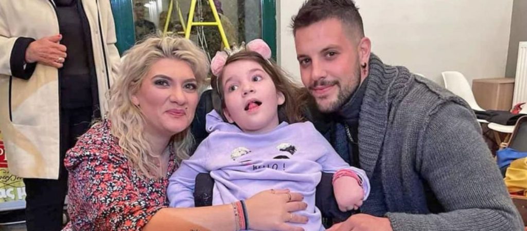 Τραγωδία στην Πάτρα: Ξεσπά ο πατέρας που έχασε τα τρία παιδιά – «Αφήστε μας στον πόνο μας»